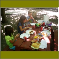 30_sedonacabin_outdoor_lunch.jpg